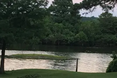 Image de Maison de style de cabane de cèdre sur le coude de Toledo