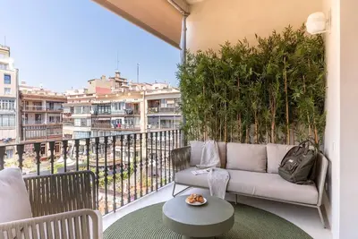 Image de appartement de trois chambres avec terrasse