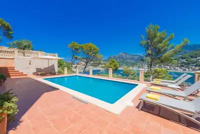 Image de Villa en bord de mer avec une vue unique sur le port et SĂłller