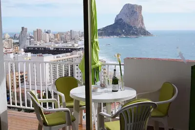 Vue Dreamlike, Plage De 100 MÈTRES, IDÉAL Pour Les Enfants