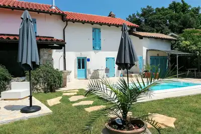 Image de Ancienne ferme en pierre. Catégorisé avec 4 étoiles