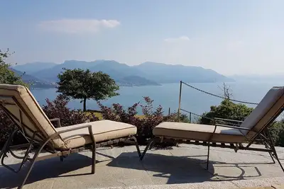 Image de Domaine Cascina Borchina \"La Finca\" vue de rêve sur le lac, tranquillité, nature, élégance, bio