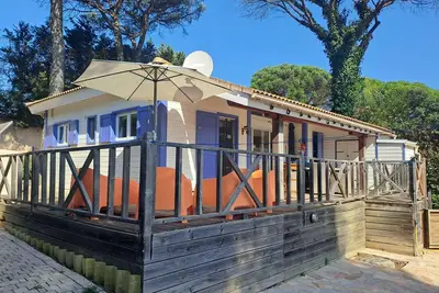 Maison californienne pour 6 personnes situé dans un parc arboré à Gassin