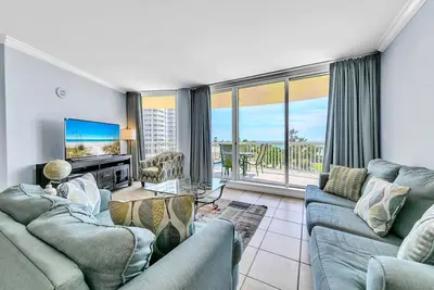 Image de ~ Luxe Beachfront Condo 3 chambres ~ Ascenseur ouvre dans l'unité! ~