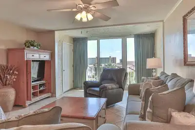 Image de Vues sur le port ~ Accès à la plage