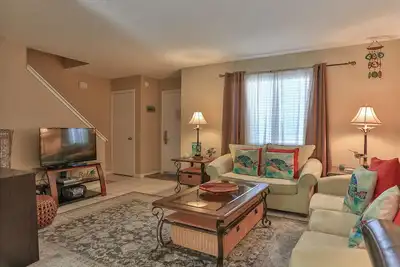 Image de Maison de ville mise à jour - À quelques pas de la plage! ~ Famille Destin vacances!