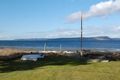 Image de Rare Find - Waterfront Beal Beach House-Private Beach / Majestic View