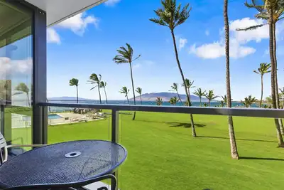 Image de Vue sur l'océan depuis ce confortable condo d'une chambre à Kihei Surfside # 210