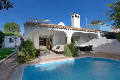 Image de Charmante villa jumelée en bord de mer à Rio Verde Playa, Marbella