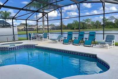 Image de Rénové récemment, luxe luxueux face à la piscine et au spa, vue sur le lac, connexion Wi-Fi gratuite, salle de jeux