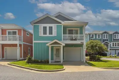 Image de Shore Beats Work, maison de vacances moderne de 3 chambres avec piscine communautaire et club-house