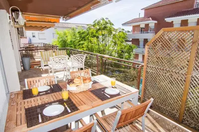 Image de Un appartement avec piscine dans un quartier résidentiel près du centre-ville de Sitges