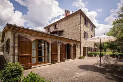 Villa à Pieve Di Chio avec 8 chambres à coucher, 17 couchages