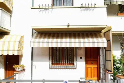 Villetta à Torre del Lago dans un quartier calme à quelques pas du théâtre Puccini
