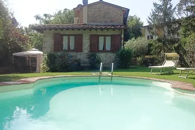 Jolie maison dans la campagne de Camaiore\nRÉDUCTION De DERNIÈRE Minute 10%