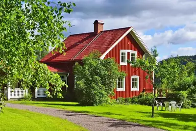 Image de Maison suédoise idyllique avec une vue magnifique sur le lac et 400 m de son propre rivage