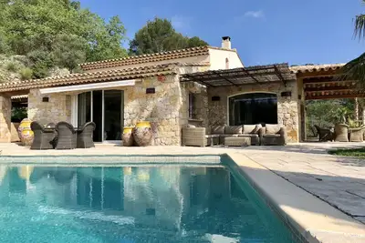 Image de Villa provençale dans un cadre naturel exceptionnel avec vues impressionnantes