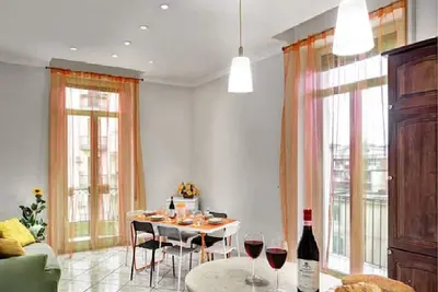 Image de Appartement confortable et central à 50 mètres de la station de métro