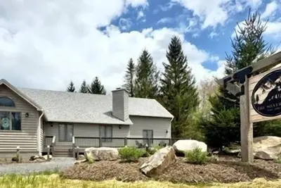 Image de Maison Timberline spacieuse et abordable! Jacuzzi! 9 couchages