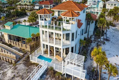 Image de Luxe Destin Beachfront Home. Piscine privée avec vue imprenable sur le golfe. Voiturette de golf incluse!