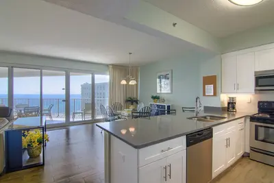 Image de Condo au bord de la plage au 11ème étage à Tides @ Topsl