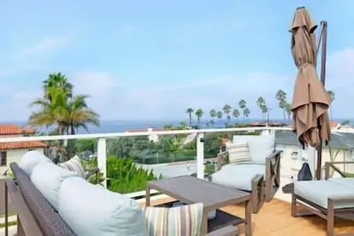 Image de Luxurious Beach Home plus studio de luxe en option. . . Étapes à suivre pour vent et mer Beach