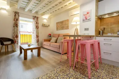Flor de Loto Apartment by Cadiz4Rentals