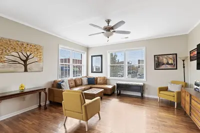 Image de Emplacement! Downtown Auburn Apartment - Au coeur de la ville