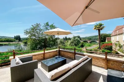 Image de Cottage L'Enea Terrasse, Penthouse River View, Traiteur en famille avec piscine et jardins