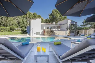 Image de Can Rueda est une villa de 6 chambres, 6 salles de bains