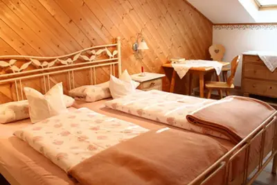 Image de Fewo Rose 75 qm f. 3-5 Pers. , 2 Doppelzimmer, 1 Einzelzimmer, Balkon.