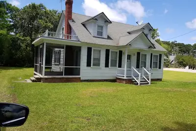 Image de Adorable maison de Cape Cod dans une petite ville de pĂŞche