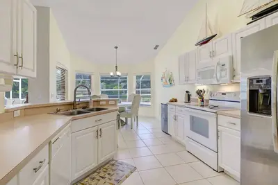 Image de Villa de charme, piscine privée, vélos, kayaks, toutes les commodités.