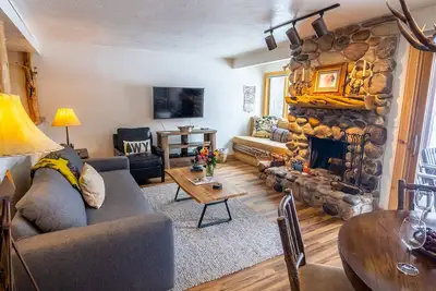 Rmr: Condo classique Aspens avec style occidental + activités gratuites!
