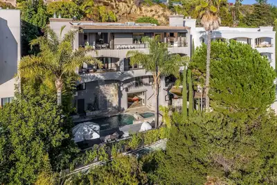 Image de Mulholland Dr Villa élégant! Salle de jeux, immense télévision, jacuzzi