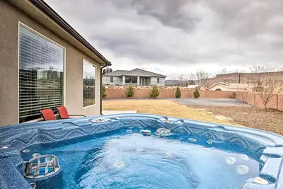 Image de La Verkin House w / Hot Tub - 30 minutes Ă Zion!