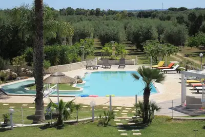 Tenuta Placella dans une oliveraie avec piscine privée. 5 km de la plage de sable