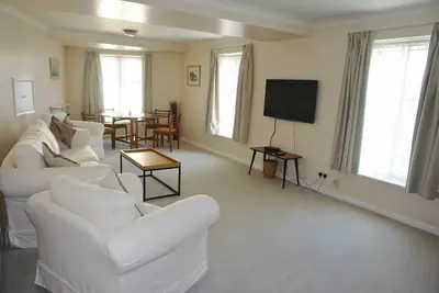 Image de Appartement moderne de 2 chambres au cœur de la vieille ville historique de Hastings