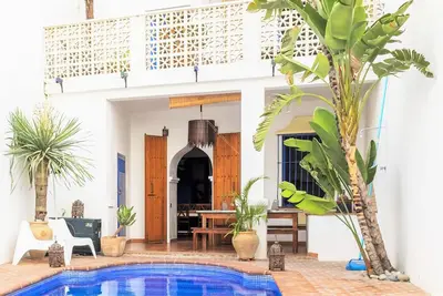 Image de Grande maison, Patio Andaluz, Piscine privé climatisée, 4 km de la Plage
