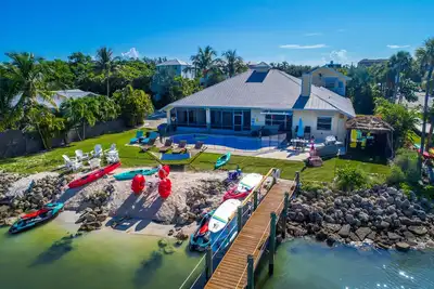 Image de Nouveau! Atlantica Bayside: 7br / 5ba Beach House, étapes 2 océan. Piscine chauffée et Dock!