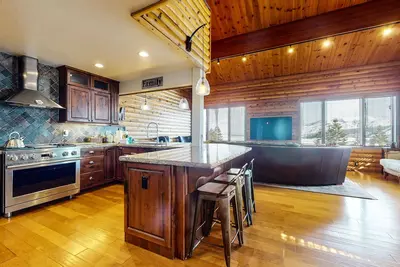 Image de Animaux de compagnie acceptés, Deluxe, Maison mitoyenne avec vue sur la montagne, Jacuzzi privé, près de lacs