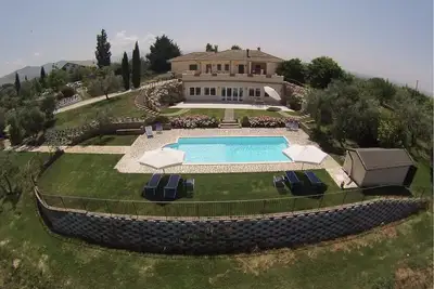 Image de Appartement dans Villa avec terrasse et piscine