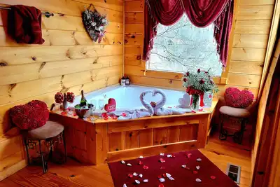 Image de Bearly Naked, un endroit idéal pour un week-end romantique.