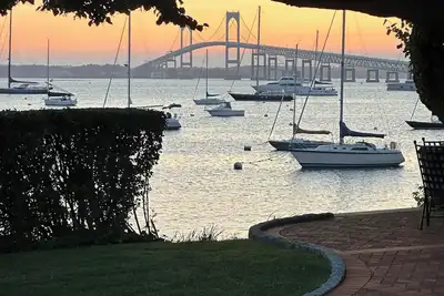 Image de Newport confortable, Cottage. Marchez 2 blocs à l'eau. Animaux acceptés :-)