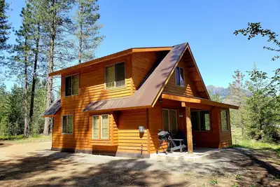 Image de Construit récemment Mazama Mountain Hideaway attend d'être votre camp de base pour le plaisir!