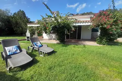 Image de Villa entourée de verdure dans un quartier calme à proximité de tous les services.