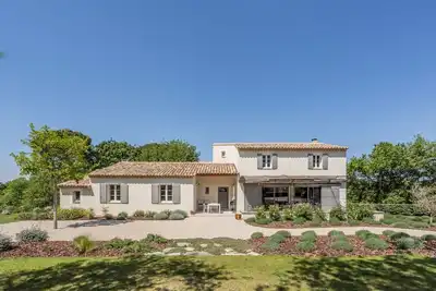 Image de Belle propriété  Avec Piscine Chauffee en plein coeur du Lubéron