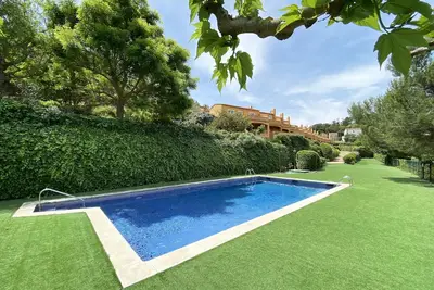 Location de maison mitoyenne avec piscine à Begur, centre