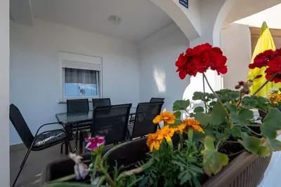 Image de Appartement de deux chambres avec la terrasse Povljana, Pag (A-11516-a)