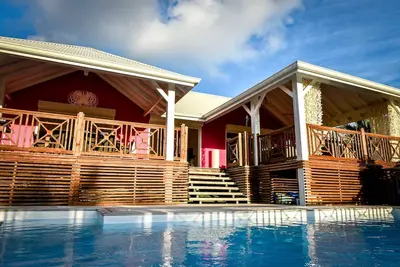 Image de Villa 5* avec Piscine Sécurisée et Magnifique Jardin Tropical